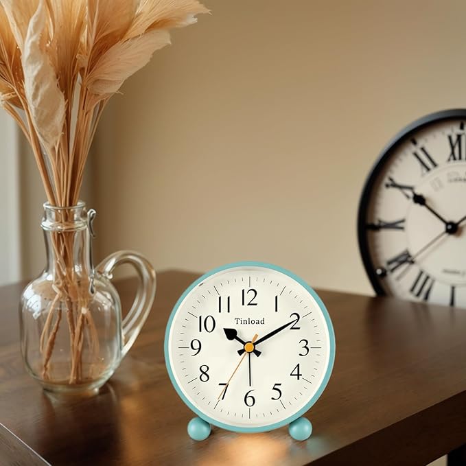 4.5" Vintage Retro Analog Alarm Clock, Super Silent Non Ticking Small Clock with Manual Light, Snooze, Battery Operated, for Living Room, Bedroom, Bedside, Desk(Green)