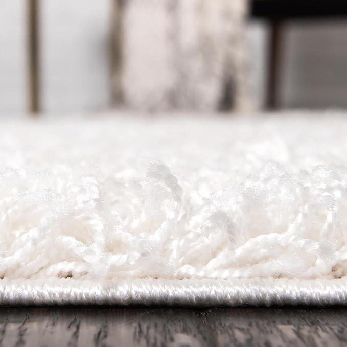 Unique Loom Solid Shag Collection Area Rug (5' 3" x 8' Oval, Snow White)