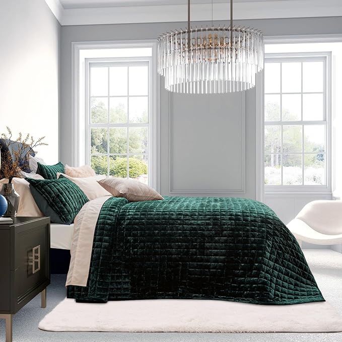 RECYCO Luxury Velvet Quilt Set King Size Bedding Sets, Ultra Soft Velvet Comforter Set, Lightweight Channel Box Stitch Oversized Bedspread Coverlet for All Season, with 2 Shams, Emerald Green