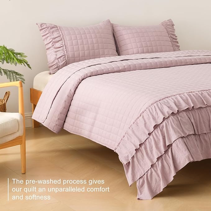 HORIMOTE HOME Dusty Pink Ruffled Quilt Set Twin Size, Classic Geometric Square Stitched Pattern, Pre-Washed Farmhouse Shabby Chic Microfiber Lightweight Bedding Set Bedspread Coverlet for All Season