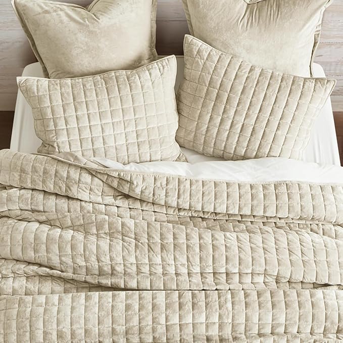 RECYCO Luxury Velvet Quilt Set King Size Bedding Sets, Ultra Soft Velvet Comforter Set, Lightweight Channel Box Stitch Oversized Bedspread Coverlet for All Season, with 2 Shams, Beige