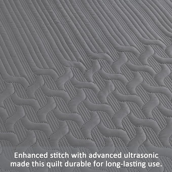 Yiran Grey Quilt Set King Size Lightweight Bedspread Ultrasonic Wave Pattern Soft Microfiber Coverlet for All Season Modern Style 3 Piece Bed Cover Sets with 2 Pillow Shams (106"x96")