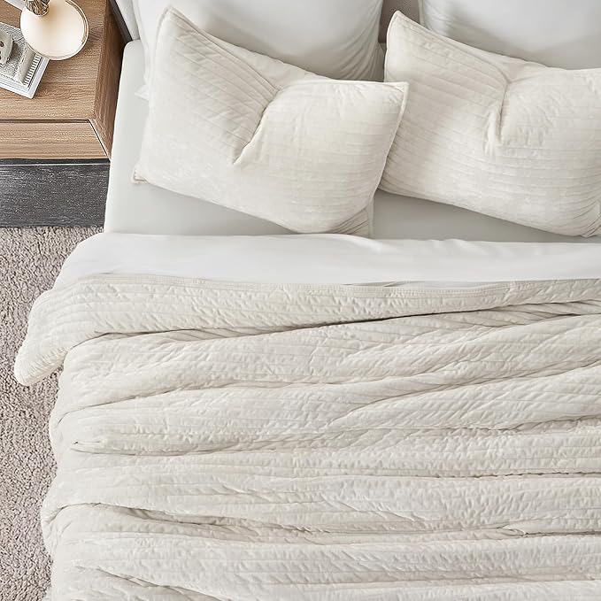 EVERGRACE Velvet Quilt Set King Size, Luxurious Soft Striped Channel Bedding Set, Lightweight Velvet Comforter for All Season, Oversized Bedspread Coverlet with 2 Matching Shams, Ivory White