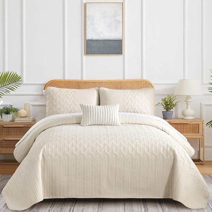 Yiran California King Size Beige Quilt Set Lightweight Oversized Bedspread Ultrasonic Wave Pattern Soft Microfiber Summer Coverlet Modern Style 3 Piece with 2 Pillow Shams (112x104 inch)