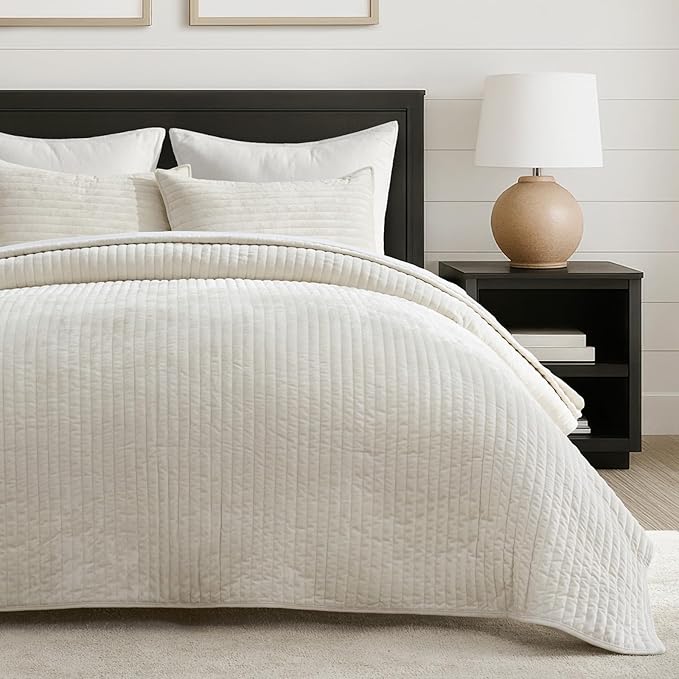 EVERGRACE Velvet Quilt Set Queen Size, Luxurious Soft Striped Channel Bedding Set, Lightweight Velvet Comforter for All Season, Oversized Bedspread Coverlet with 2 Matching Shams, Ivory White