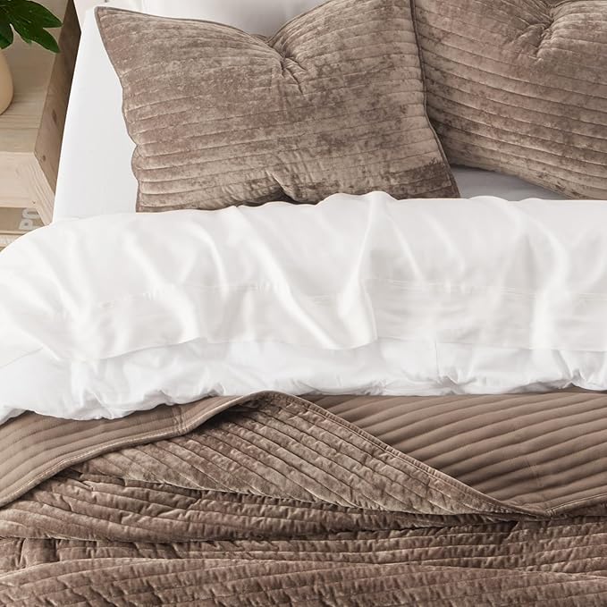 EVERGRACE Velvet Quilt Set King Size, Luxurious Soft Striped Channel Bedding Set, Lightweight Velvet Comforter for All Season, Oversized Bedspread Coverlet with 2 Matching Shams, Mocha Brown