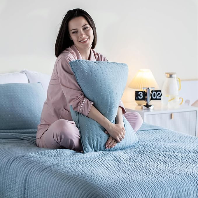 KASENTEX King XL Quilt Set 108"x98" – Soft Washed 3-Layer Lightweight Bedspread, Minimalist Nordic Design, All-Season Spring & Summer Quilt Set (1 Quilt + 2 Pillow Shams), Blue