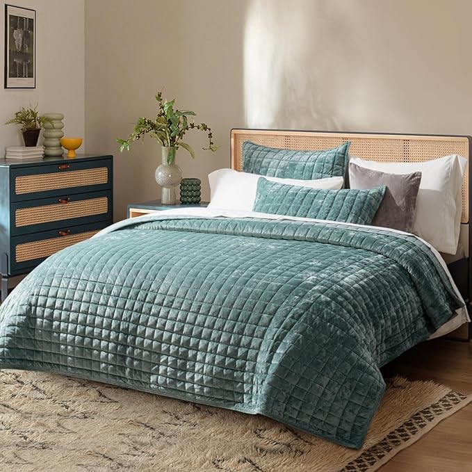 RECYCO Luxury Velvet Quilt Set King Size, Lightweight Velvet Comforter Set, Oversized Bedspread Coverlet Quilted Bedding Set, with 2 Matching Pillow Shams, for All Season, Aqua Green