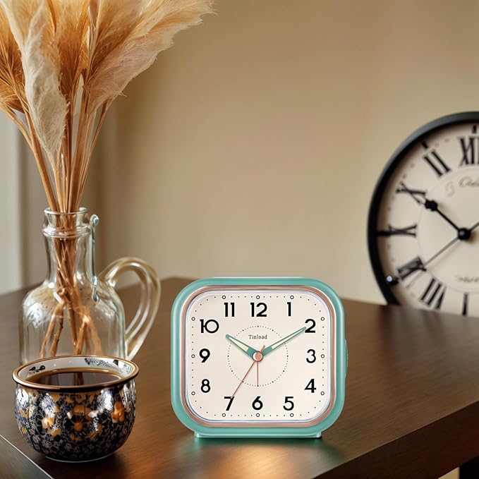 4.5" Vintage Retro Analog Alarm Clock, Super Silent Non Ticking Clock with Manual Light, Snooze, Battery Operated, Simply Design, for Living Room, Bedroom, Bedside, Desk(Green)