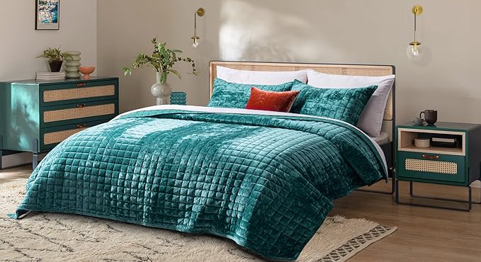 RECYCO Luxury Velvet Quilt Set Full Queen Size, Lightweight Velvet Comforter Set, Oversized Bedspread Coverlet Quilted Bedding Set, with 2 Matching Pillow Shams, for All Season, Teal