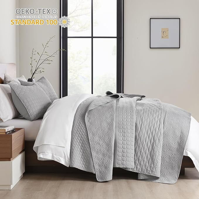 HORIMOTE HOME Grey King Size Quilt Set - Soft Microfiber Bedspread with 2 Shams, Lightweight & All-Season Geometric Coverlet for Cozy Bedding