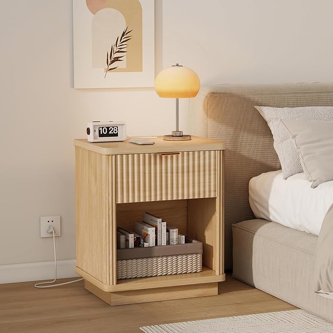 LYNCOHOME Fluted Nightstand Set of 2 with Charging Station, Bedside Table for Bedroom with 1 Drawer Storage, Night Stand for Bedroom（Natural）