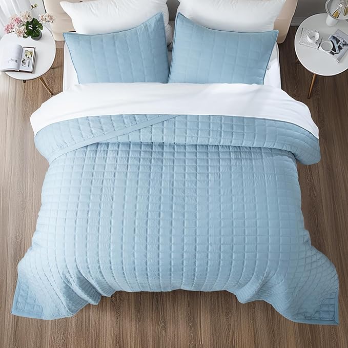 Oversized King Quilt Set 112"x106" – Soft Washed 3-Layer Lightweight California King Bedspread, Minimalist Nordic Design, All-Season Spring & Summer Quilt Set (1 Quilt + 2 Pillow Shams), Grey Blue