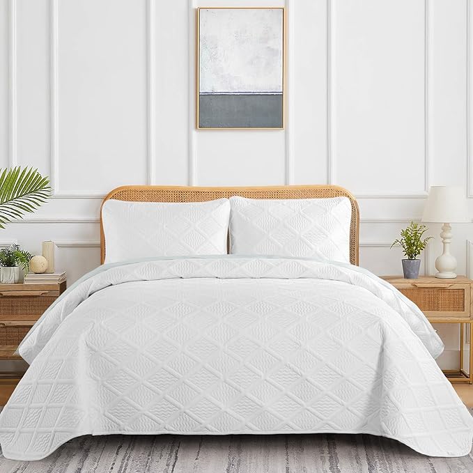 Yiran White Quilt Set King Size Fall Bedspreads Embossed Diamond Pattern 3 Piece Soft Microfiber Coverlet for All Season with 2 Pillow Shams (King, 106x96 Inch)