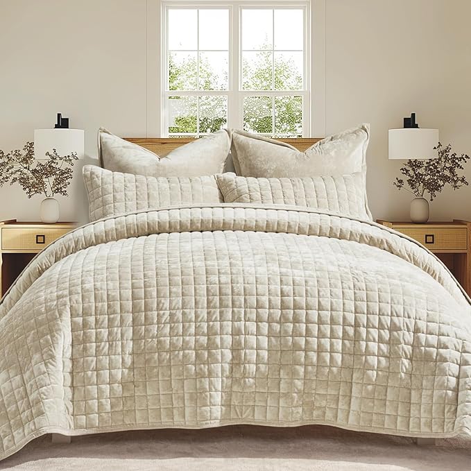 RECYCO Luxury Velvet Quilt Set Full Queen Size Bedding Sets, Ultra Soft Velvet Comforter Set, Lightweight Channel Box Stitch Oversized Bedspread Coverlet for All Season, with 2 Shams, Beige
