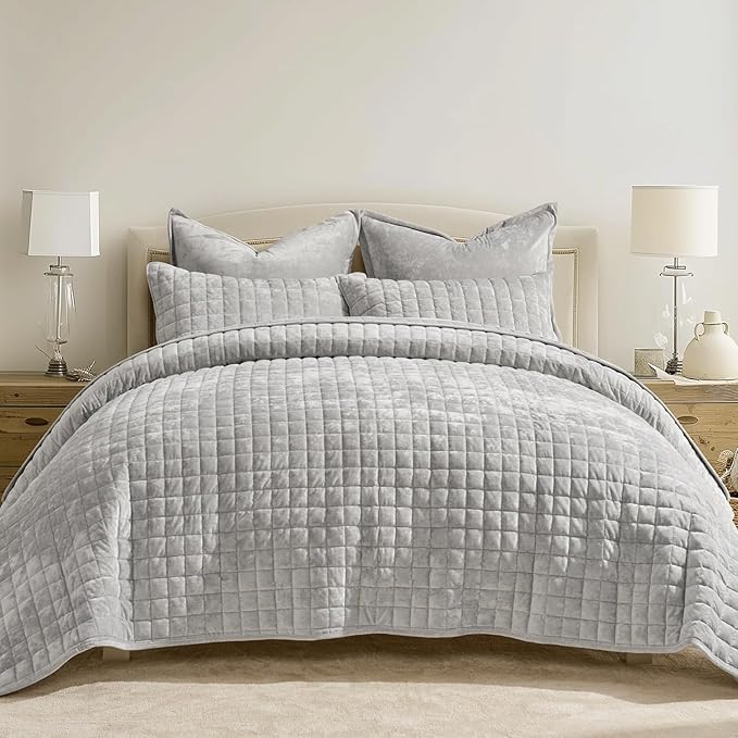 RECYCO Luxury Velvet Quilt Set Full Queen Size Bedding Sets, Ultra Soft Velvet Comforter Set, Lightweight Channel Box Stitch Oversized Bedspread Coverlet for All Season, with 2 Shams, Frost Gray