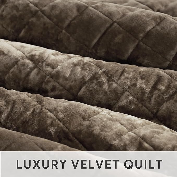 RECYCO Luxury Velvet Quilt Set, California King 118'' x 106'' Oversized Bedspread, Ultra Soft Velvet Comforter, Lightweight Box Stitch Bedding Sets for All Season, with 2 Shams, Mocha Brown