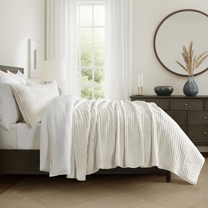 EVERGRACE Velvet Quilt Set King Size, Luxurious Soft Striped Channel Bedding Set, Lightweight Velvet Comforter for All Season, Oversized Bedspread Coverlet with 2 Matching Shams, Ivory White