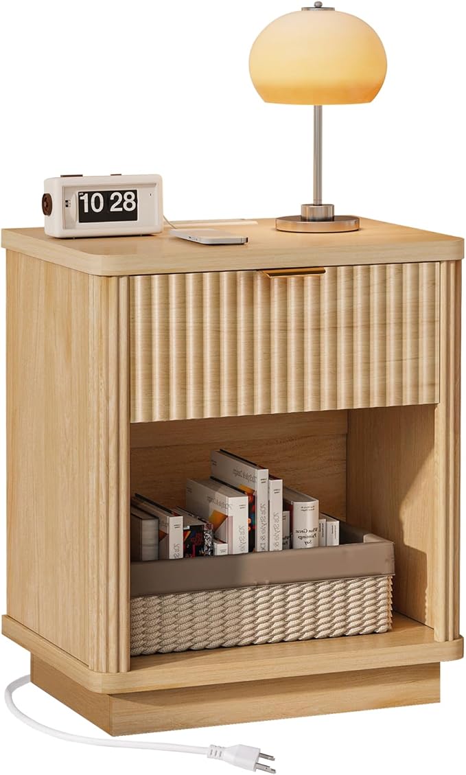 LYNCOHOME Fluted Nightstand with Charging Station, Bedside Table for Bedroom with 1 Drawer Storage, Night Stand for Bedroom，Natural