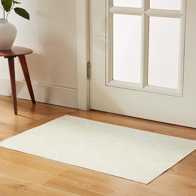 Amazon Basics Thin Indoor Area Rug, Geometric Printed Washable Home Decor Carpet for Living Room Bedroom, 2' W × 3' L, Beige Geometric