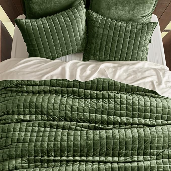 RECYCO Luxury Velvet Quilt Set King Size Bedding Sets, Ultra Soft Velvet Comforter Set, Lightweight Channel Box Stitch Oversized Bedspread Coverlet for All Season, with 2 Shams, Loden Green