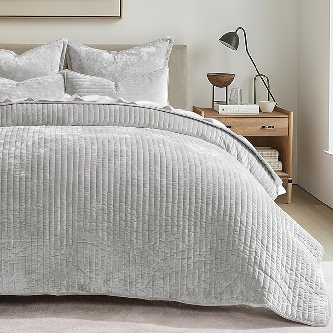 EVERGRACE Velvet Quilt Set Queen Size, Luxurious Soft Striped Channel Bedding Set, Lightweight Velvet Comforter for All Season, Oversized Bedspread Coverlet with 2 Matching Shams, Frost Gray