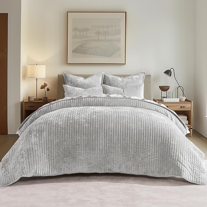 EVERGRACE Velvet Quilt Set Queen Size, Luxurious Soft Striped Channel Bedding Set, Lightweight Velvet Comforter for All Season, Oversized Bedspread Coverlet with 2 Matching Shams, Frost Gray