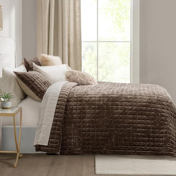 RECYCO Luxury Velvet Quilt Set Full Queen Size Bedding Sets, Ultra Soft Velvet Comforter Set, Lightweight Channel Box Stitch Oversized Bedspread Coverlet for All Season, with 2 Shams, Walnut Brown
