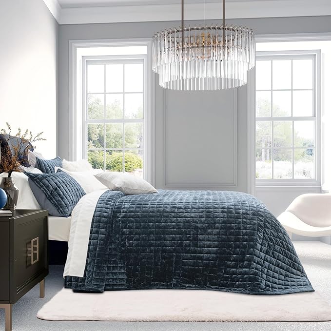 RECYCO Luxury Velvet Quilt Set King Size Bedding Sets, Ultra Soft Velvet Comforter Set, Lightweight Channel Box Stitch Oversized Bedspread Coverlet for All Season, with 2 Shams, Stormy Blue