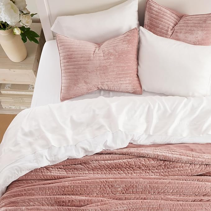 EVERGRACE Velvet Quilt Set Queen Size, Luxurious Soft Striped Channel Bedding Set, Lightweight Velvet Comforter for All Season, Oversized Bedspread Coverlet with 2 Matching Shams, Pink Clay