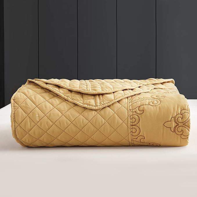 CHIXIN Oversized King Bedspread 128x120 Extra Wide - Lightweight Bedding Cover - Beautiful Stitching - 5 Piece Reversible Bedspread - Luxury Damask Paisley Pattern (King/Cal King, Honey-Gold)