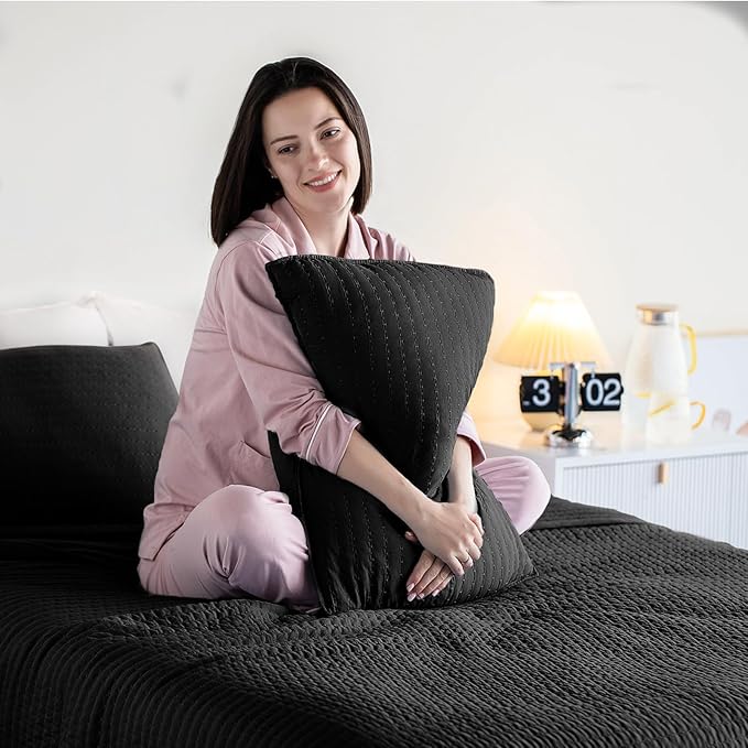 KASENTEX Twin Quilt Set 68"x86" – Soft Washed 3-Layer Lightweight Bedspread, Minimalist Nordic Design, All-Season Spring & Summer Quilt Set (1 Quilt + 2 Pillow Shams), Jet Black
