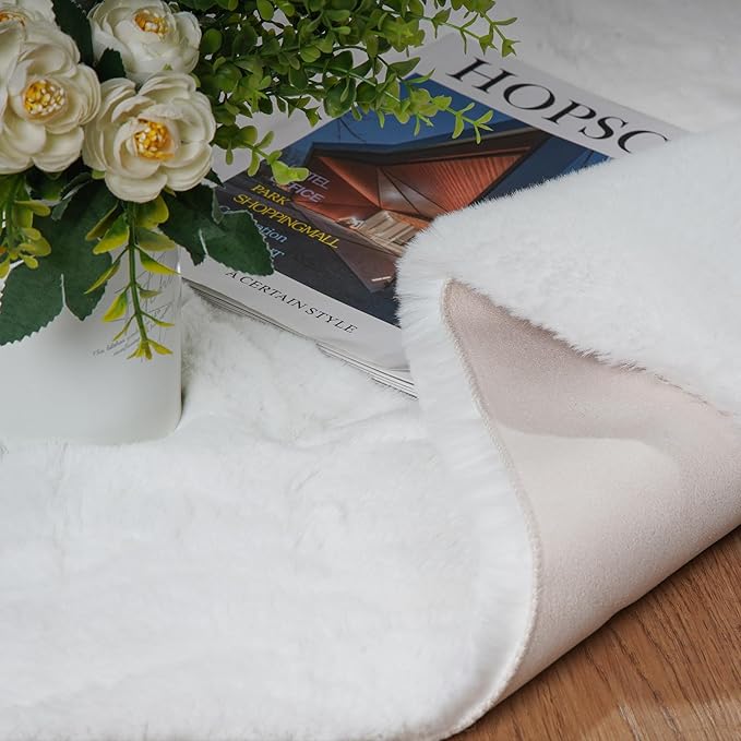Latepis White Faux Fur Rugs for Bedroom, Area Rugs 4x6 Washable Fluffy Rug for Living Room, Alfombras para Habitacion Luxury Super Soft Fuzzy Carpet Furry Rug for Room Decor, Accent