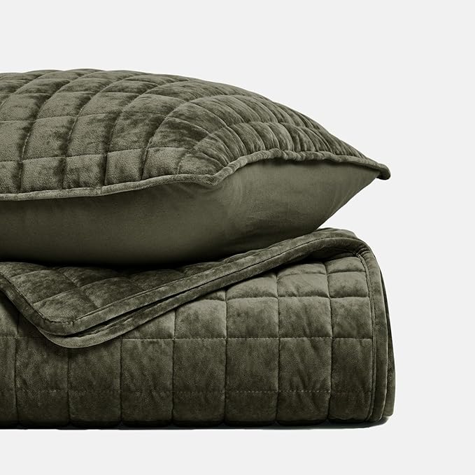 RECYCO Luxury Velvet Quilt Set, California King 118'' x 106'' Oversized Bedspread, Ultra Soft Velvet Comforter, Lightweight Box Stitch Bedding Sets for All Season, with 2 Shams, Olive Green