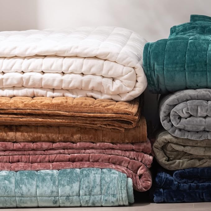 RECYCO Luxury Velvet Quilt Set King Size Bedding Sets, Ultra Soft Velvet Comforter Set, Lightweight Oversized Bedspread Quilted Coverlet for All Season, with 2 Pillow Shams, Rusty Burnt Orange