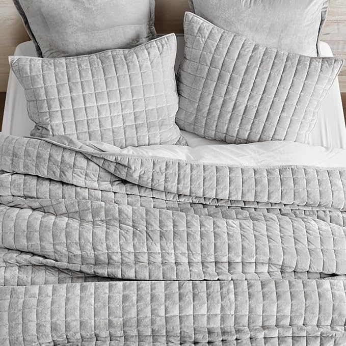 RECYCO Luxury Velvet Quilt Set King Size Bedding Sets, Ultra Soft Velvet Comforter Set, Lightweight Channel Box Stitch Oversized Bedspread Coverlet for All Season, with 2 Shams, Frost Gray
