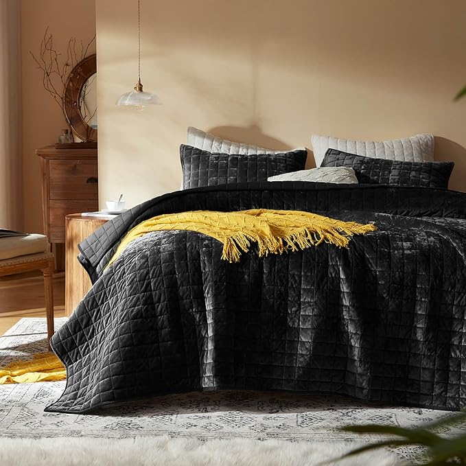 LEAONME Velvet Quilt King Size-98''x106'', Lightweight Black Velvet Comforter Set with 2 Pillow Shams, Soft Bedspread Coverlet Quilted Bedding Set for All Season
