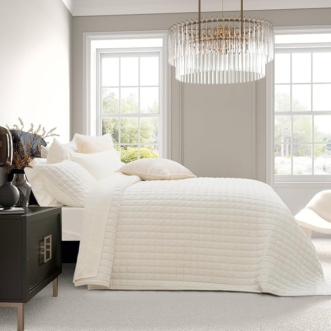 RECYCO Luxury Velvet Quilt Set Full Queen Size, Lightweight Velvet Comforter Set, Oversized Bedspread Coverlet Quilted Bedding Set, with 2 Matching Pillow Shams, for All Season, Cream White
