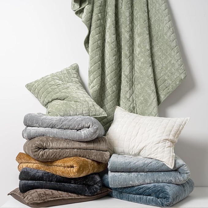 RECYCO Luxury Velvet Quilt Set Full Queen Size Bedding Sets, Ultra Soft Velvet Comforter Set, Lightweight Channel Box Stitch Oversized Bedspread Coverlet for All Season, with 2 Shams, Sage Green