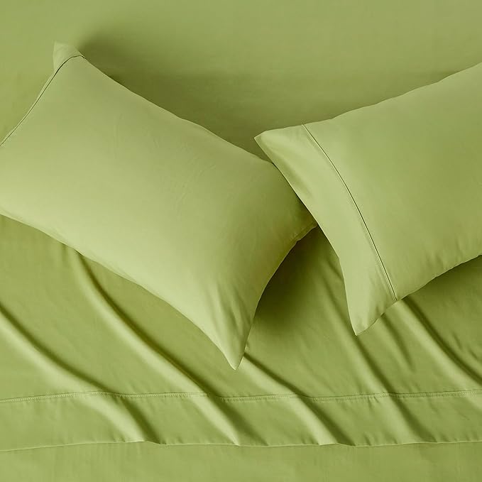 Amazon Basics Lightweight Microfiber 4-Piece Bed Sheet Set, Oliver Light, Solid, Queen