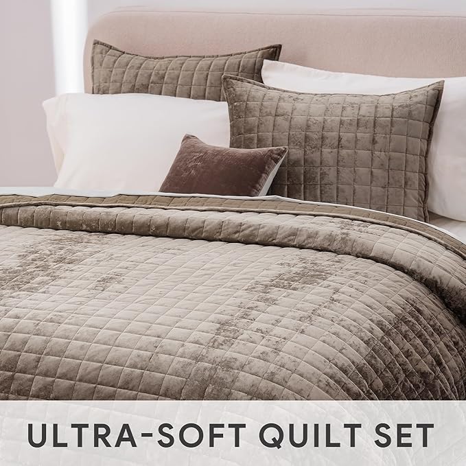 RECYCO Luxury Velvet Quilt Set, California King 118'' x 106'' Oversized Bedspread, Ultra Soft Velvet Comforter, Lightweight Box Stitch Bedding Sets for All Season, with 2 Shams, Mocha Brown
