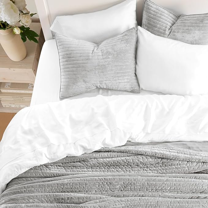 EVERGRACE Velvet Quilt Set Queen Size, Luxurious Soft Striped Channel Bedding Set, Lightweight Velvet Comforter for All Season, Oversized Bedspread Coverlet with 2 Matching Shams, Frost Gray