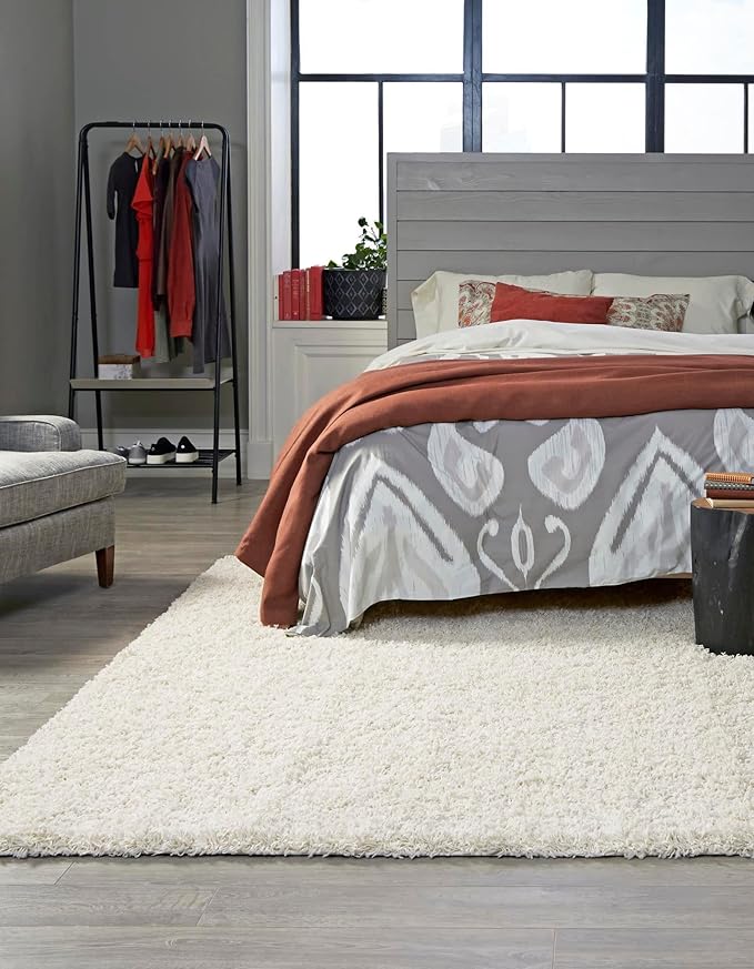 Unique Loom Solid Shag Collection Area Rug (7' 10" Square, Pure Ivory)
