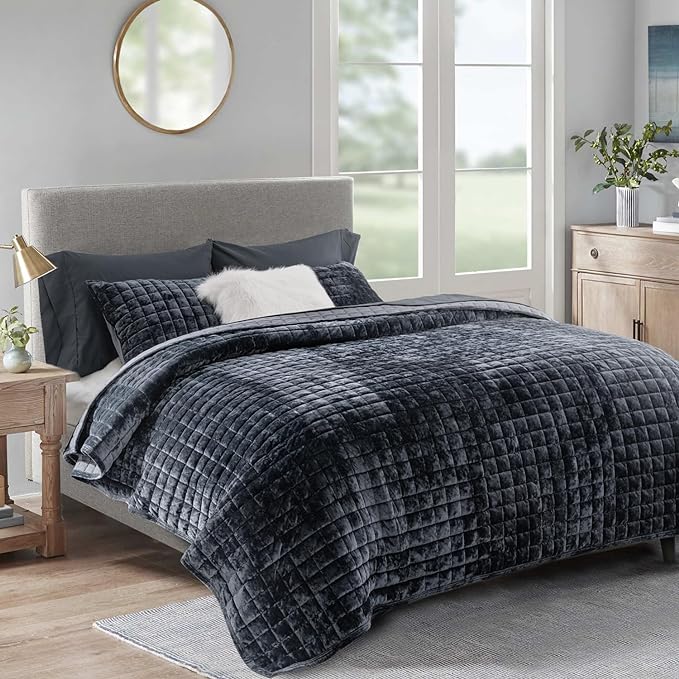 RECYCO Luxury Velvet Quilt Set Full Queen Size Bedding Sets, Ultra Soft Velvet Comforter Set, Lightweight Channel Box Stitch Oversized Bedspread Coverlet for All Season, with 2 Shams, Black