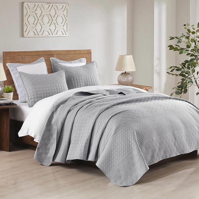 HORIMOTE HOME Grey Queen Size Quilt Set - Soft Microfiber Bedspread with 2 Shams, Lightweight & All-Season Geometric Coverlet for Cozy Bedding