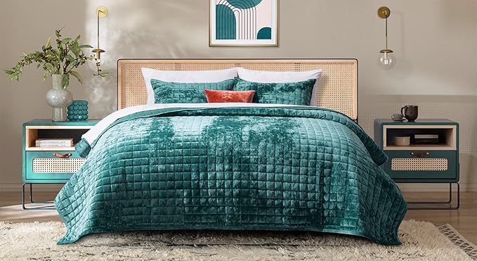RECYCO Luxury Velvet Quilt Set Full Queen Size, Lightweight Velvet Comforter Set, Oversized Bedspread Coverlet Quilted Bedding Set, with 2 Matching Pillow Shams, for All Season, Teal