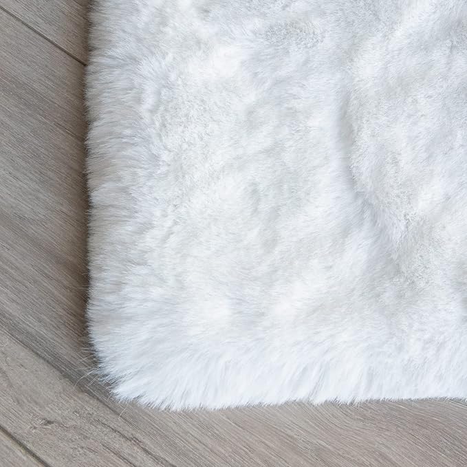 White Faux Rabbit Fluffy Fur Area Rugs for Bedroom Living Room Machine Washable Shag Rug 4x6 Nursery Rug Teen Room Decor
