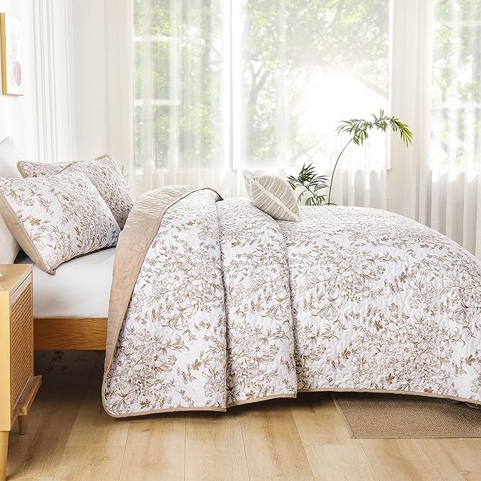WONGS BEDDING King Size Quilt Set, Brown Quilt Bedding Set with 2 Pillowcases, Botanical Quilt for King Bed, Soft Microfiber Lightweight Coverlet Bedspread for All Season (110"×90", 3 Pieces)