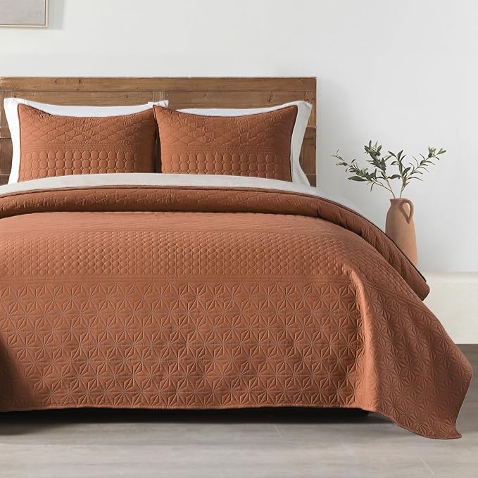 HORIMOTE HOME Burnt Orange Twin Size Quilt Set - Soft Microfiber Bedspread with 1 Sham, Lightweight & All-Season Geometric Coverlet for Cozy Bedding