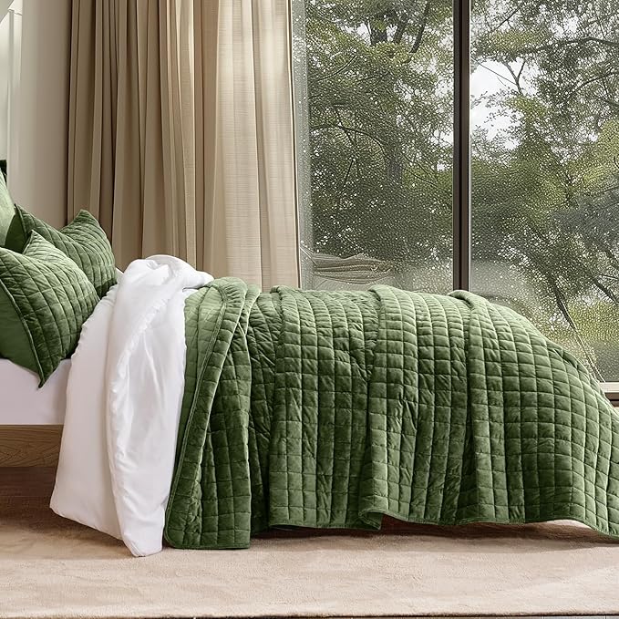RECYCO Luxury Velvet Quilt Set Full Queen Size Bedding Sets, Ultra Soft Velvet Comforter Set, Lightweight Channel Box Stitch Oversized Bedspread Coverlet for All Season, with 2 Shams, Loden Green